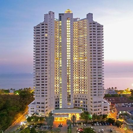 D Varee Jomtien Beach, Pattaya Exteriör bild The Royal