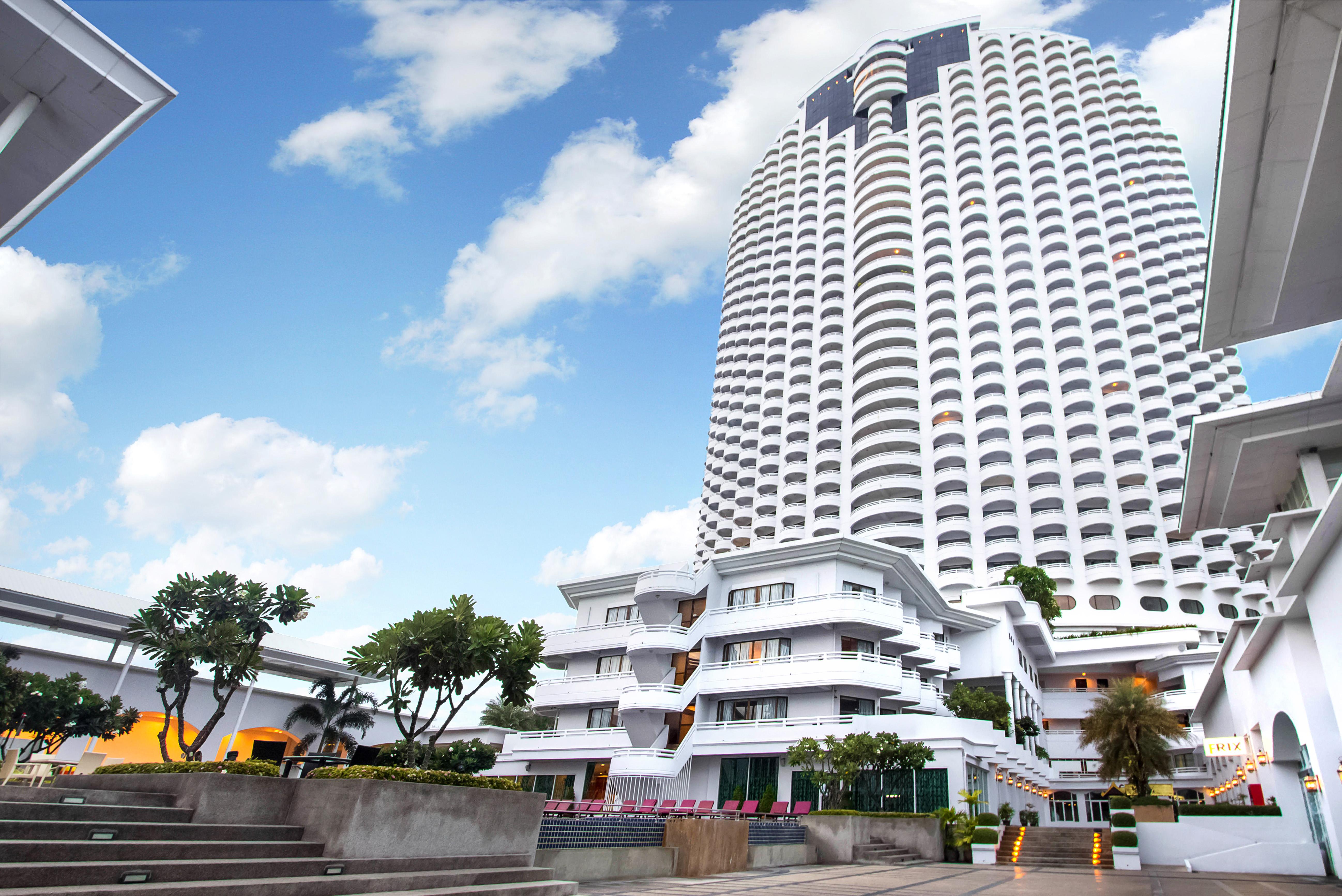 D Varee Jomtien Beach, Pattaya Exteriör bild Royal Paragon Hospital