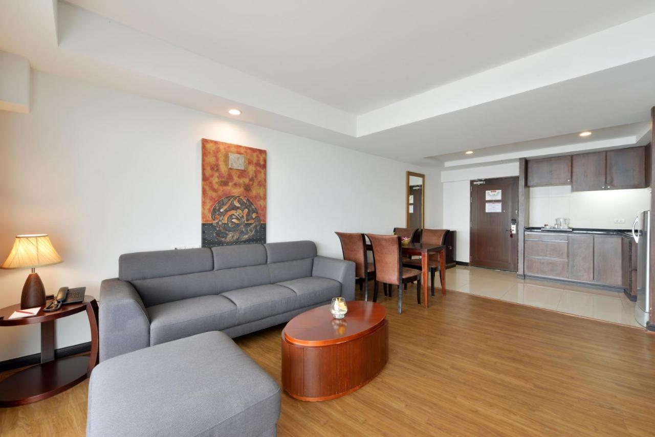D Varee Jomtien Beach, Pattaya Exteriör bild A typical apartment at the Park Avenue