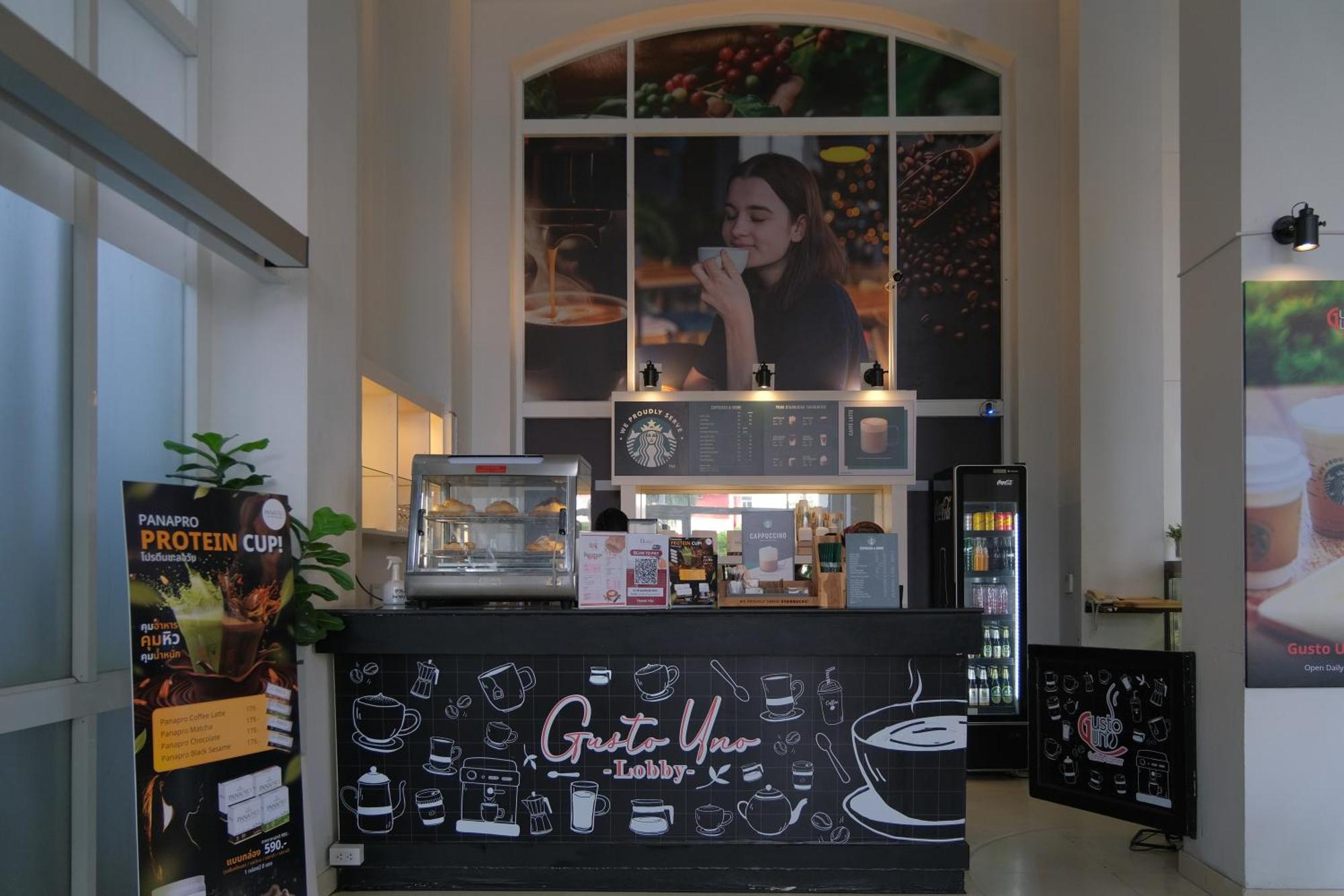 D Varee Jomtien Beach, Pattaya Exteriör bild A coffee shop in the airport